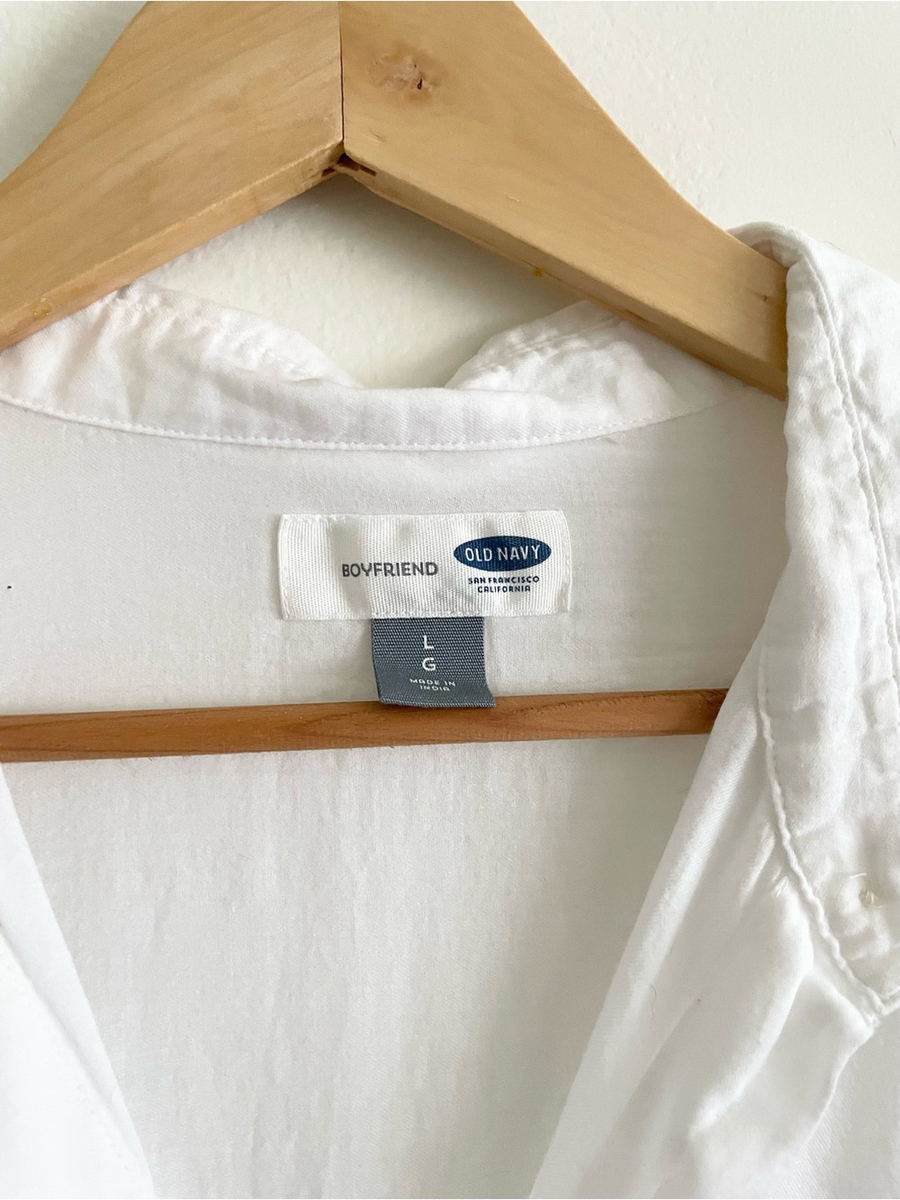 🐮 Old Navy ‘Boyfriend’ Style White Casual Button-Down Shirt with Chest Pocket 🐮 - Picture 3 of 4